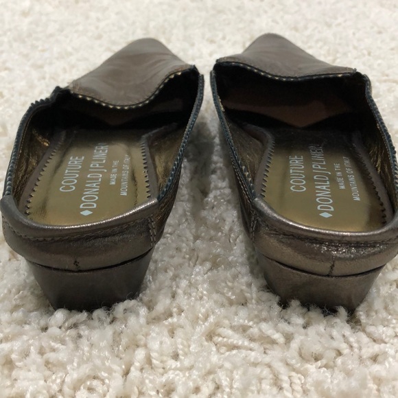 SIGNED Donald Pliner Mules - Picture 6 of 7